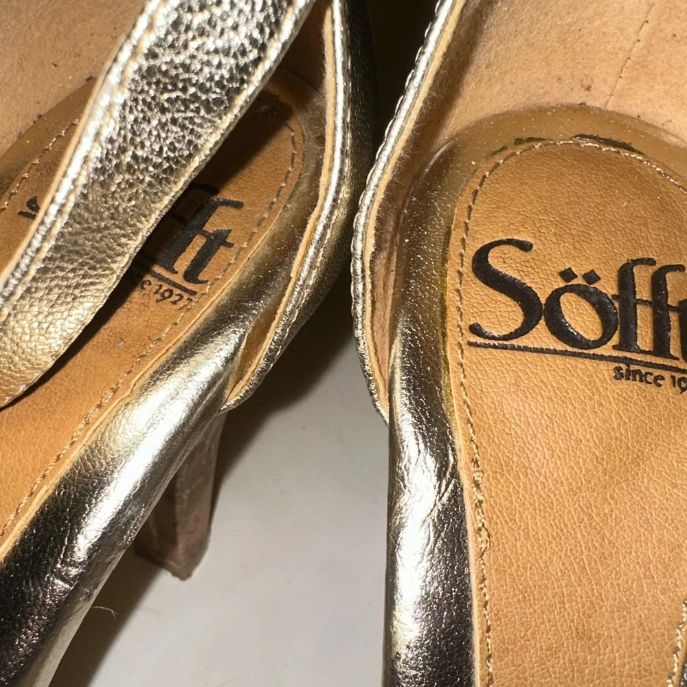 Sofft Metallic Gold Sandals with Floral Design (#96)